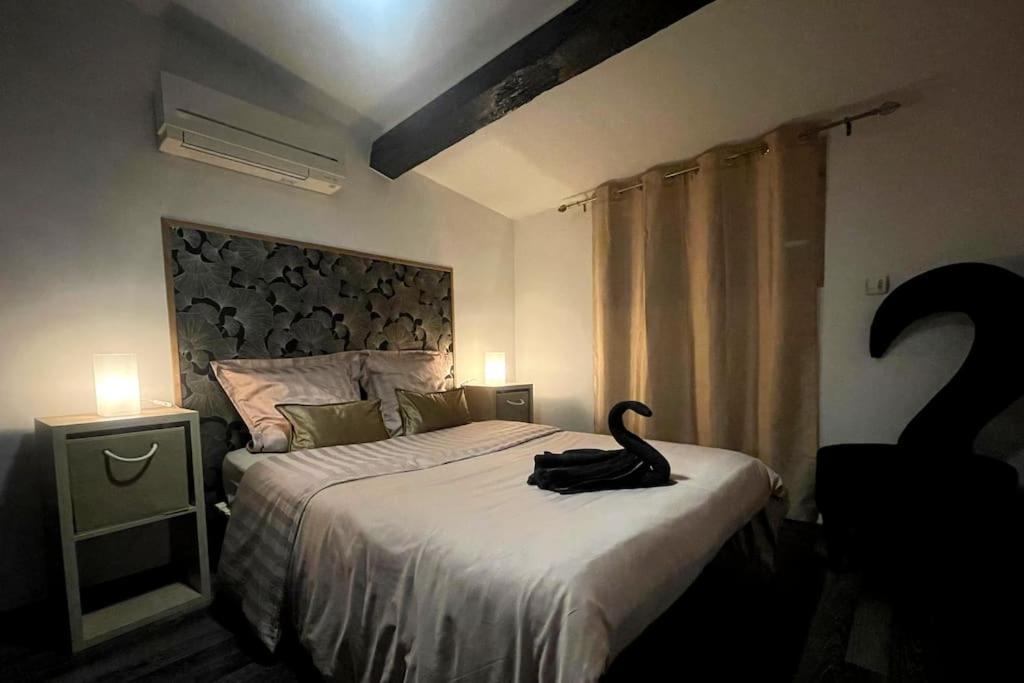Charme Urbain Sous Les Toits-Terrasse/Clim/Parking Apartment เบซิเยร์ ภายนอก รูปภาพ