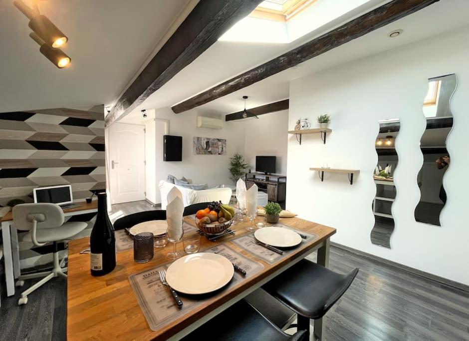 Charme Urbain Sous Les Toits-Terrasse/Clim/Parking Apartment เบซิเยร์ ภายนอก รูปภาพ