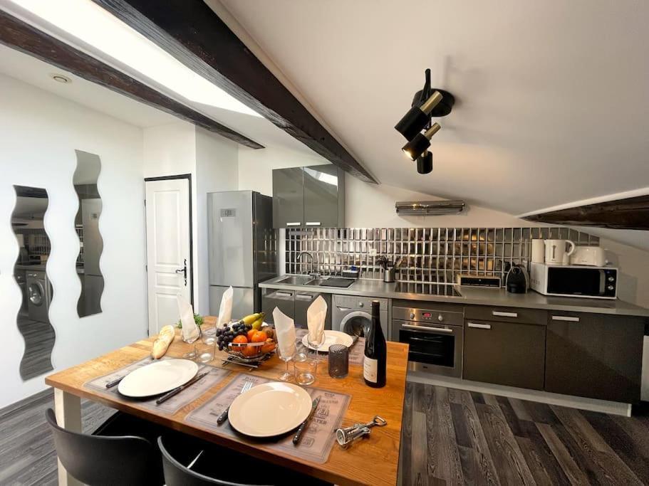 Charme Urbain Sous Les Toits-Terrasse/Clim/Parking Apartment เบซิเยร์ ภายนอก รูปภาพ