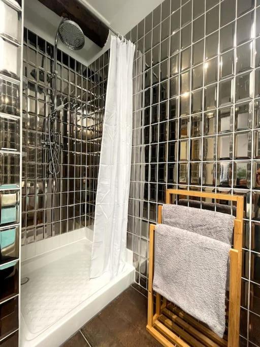 Charme Urbain Sous Les Toits-Terrasse/Clim/Parking Apartment เบซิเยร์ ภายนอก รูปภาพ